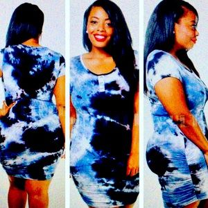 NEW!! Blue tie-dye ruching dress T-shirt w/3buttons dress with hints of pink.
